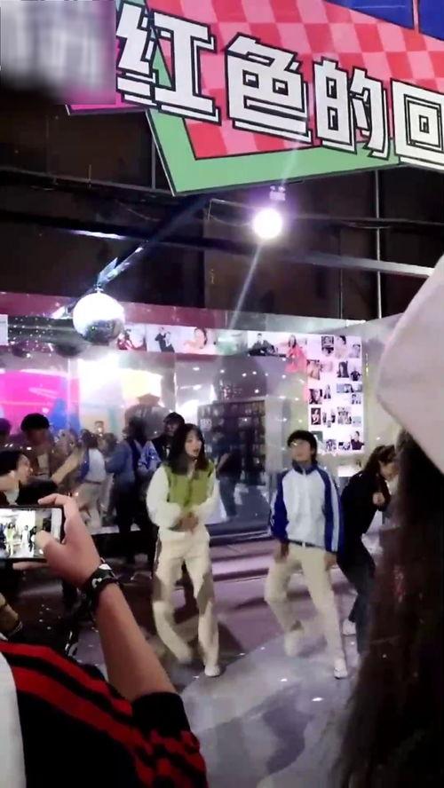 爆胎锅盖爆料视频大全集,揭秘娱乐圈惊人内幕